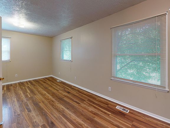 4th image of 2737 Stoneleigh Dr #2737