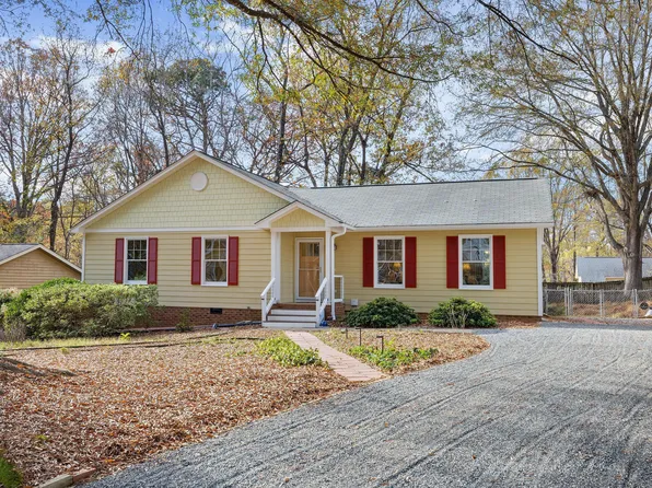 514 Holtz Ln, Cary, NC 27511