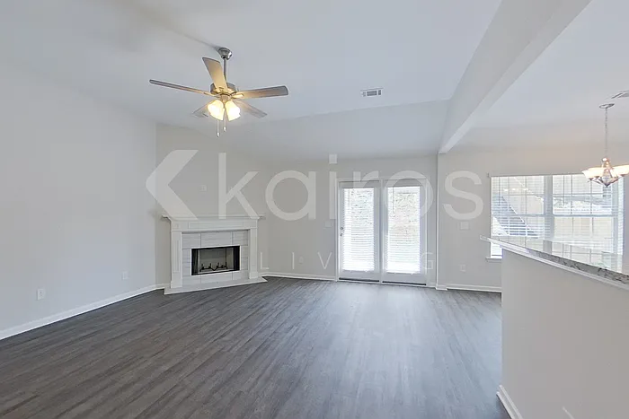 781 Park Ln — Photo 2