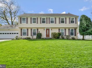 6823 Beechview Dr, Falls Church, VA 22042