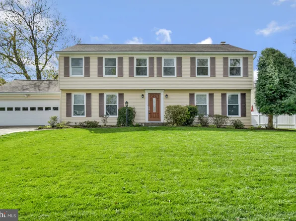 6823 Beechview Dr, Falls Church, VA 22042