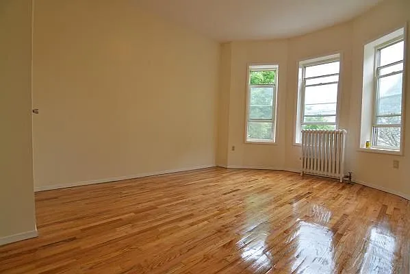 Rented by David Hirsch, LREB | media 10