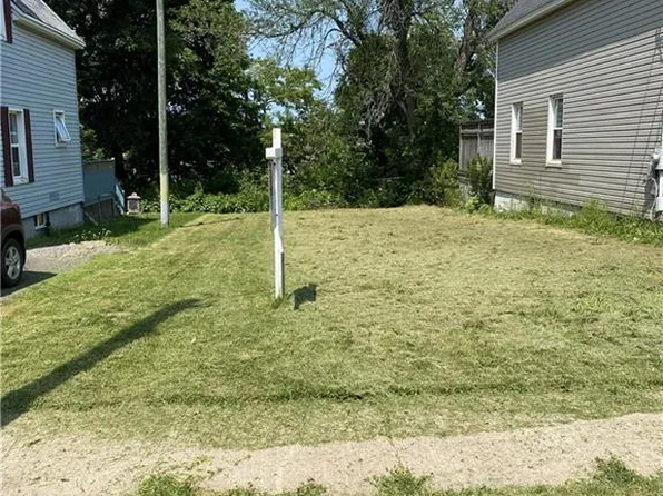 15 Carlyle St, Moncton, NB E1C 4R7