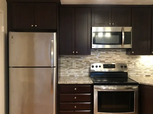 1105 Lexington St #9, Waltham, MA 02452