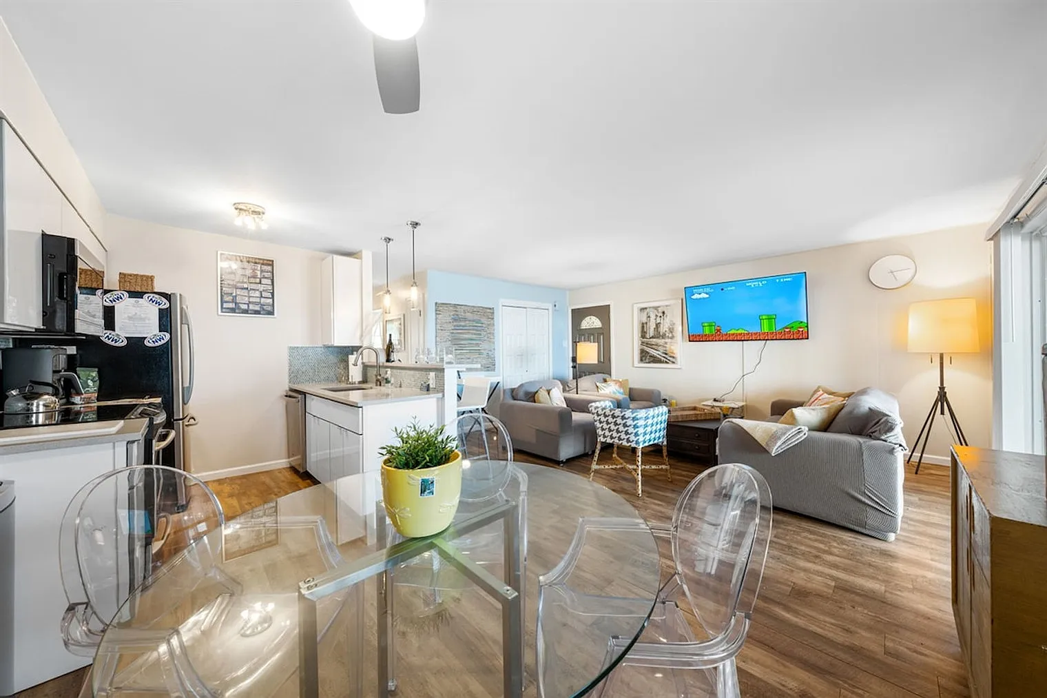 2 bed, 1.0 bath, $8,204 — Photo 4