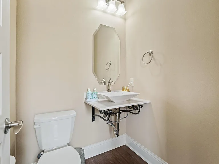 534 Imperial Blvd — Photo 9