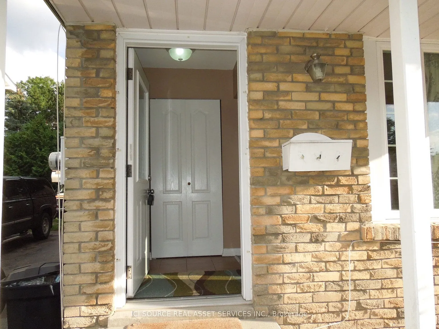 3 bed, $2,700 — Photo 2