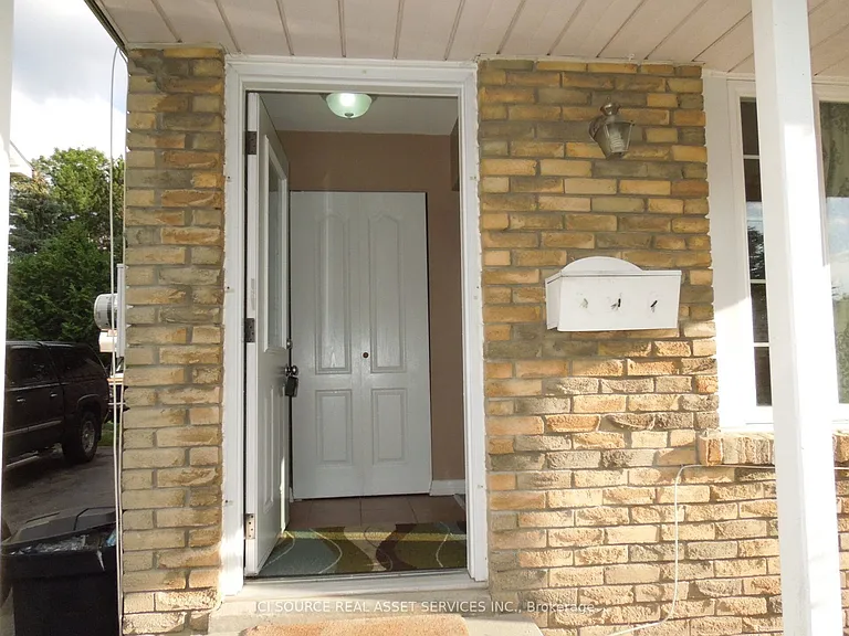 129 Ormond Dr — Photo 2
