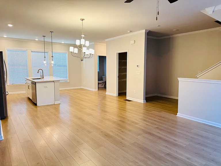 3716 Davis Cir — Photo 6