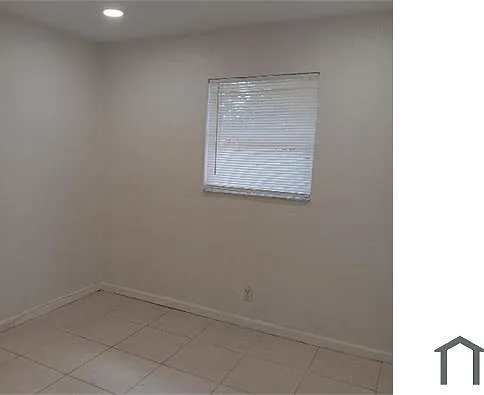 3 bed, 1050 sqft, $3,100 — Photo 4