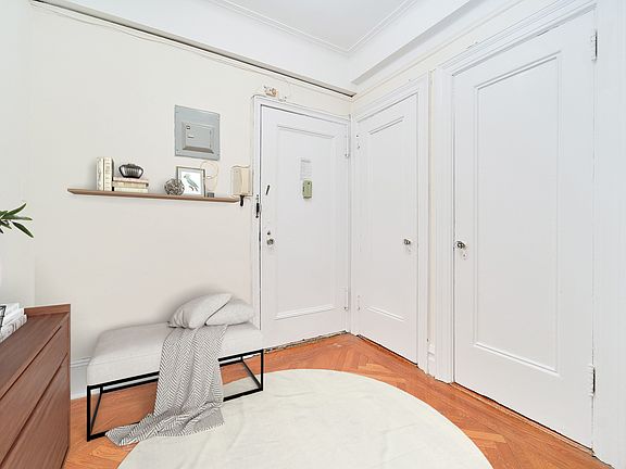 5th image of 600 W 111th St #7F1