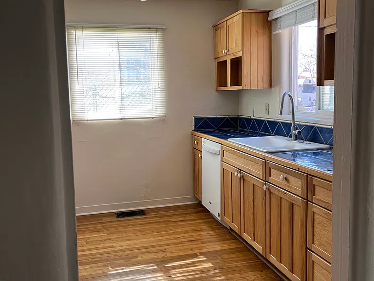 501 Carlisle Blvd SE — Photo 16