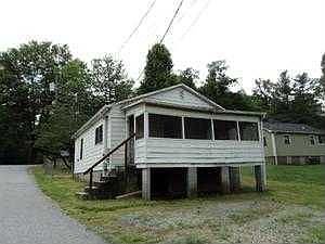 2nd image of 916 Kenham Pl