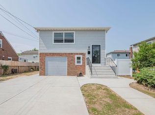 935 Prospect Ave, Westbury, NY 11590