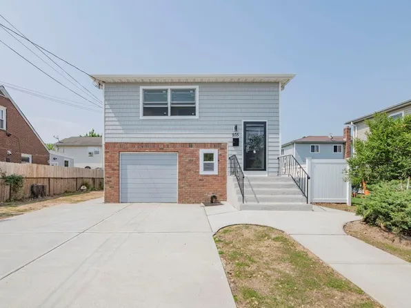 935 Prospect Avenue, Westbury, NY 11590