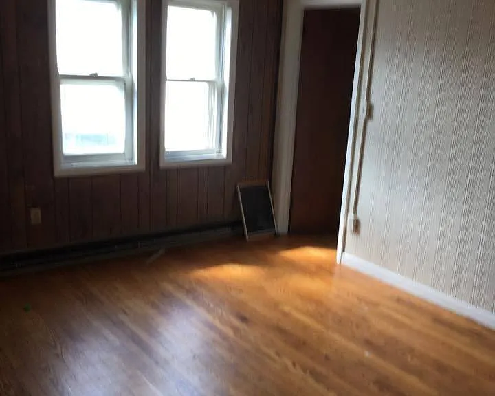819 N Queen St — Photo 4