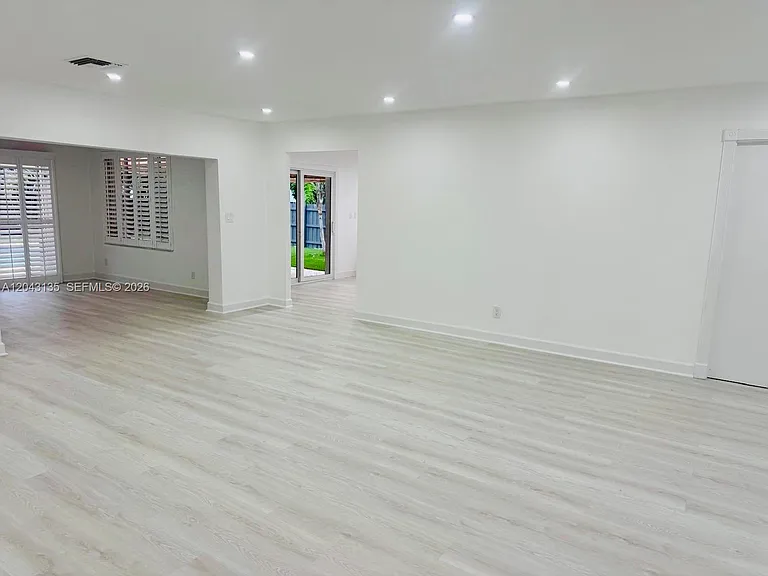 2271 SW 30th Ter — Photo 5