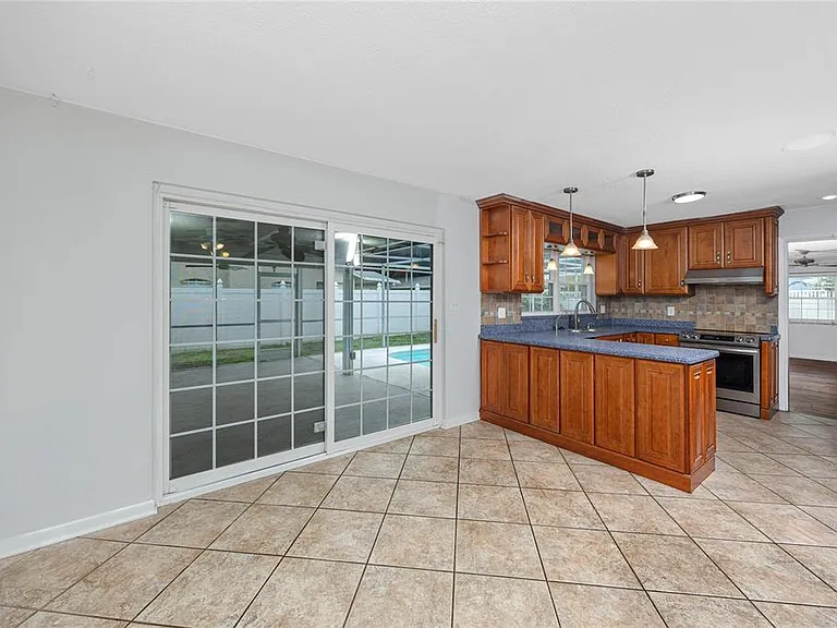 2260 Harn Blvd — Photo 14