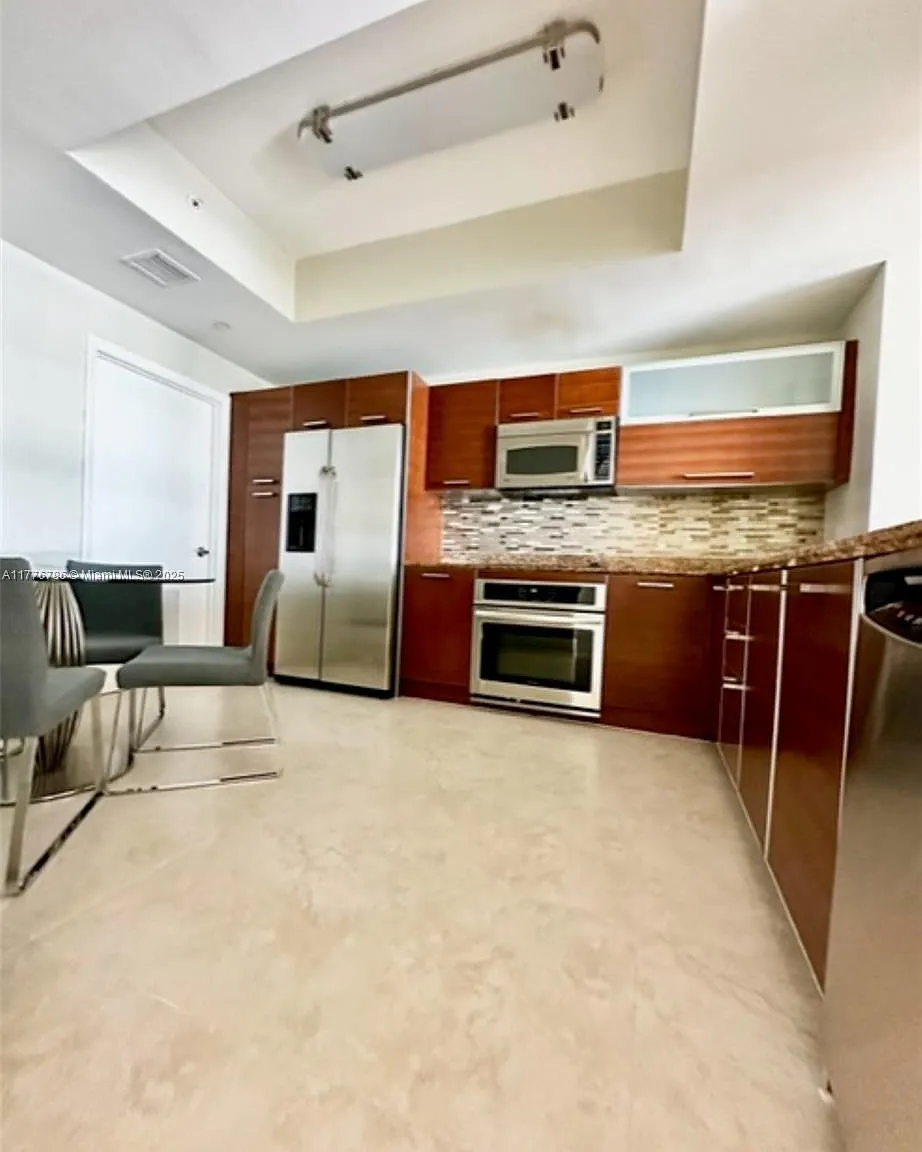 3 bed, 2.5 bath, 1883 sqft, $4,950 — Photo 3