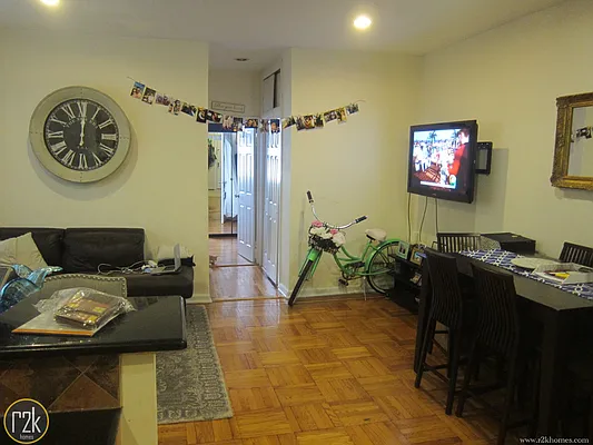 Rented by Realty 2000 Corp | media 21