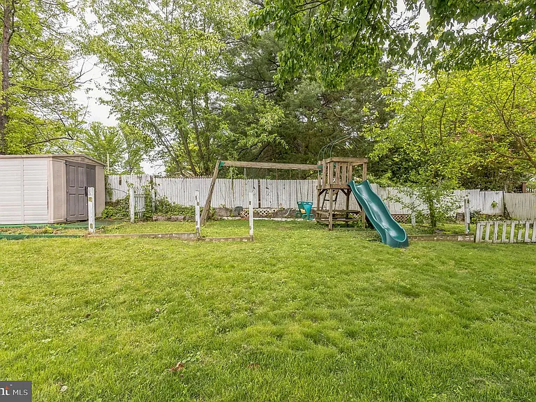 13905 Parkland Dr — Photo 5