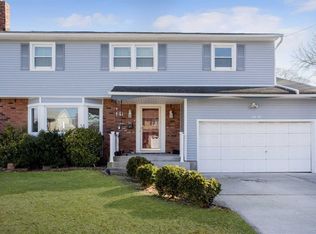 2836 Fallwood Ct, Bellmore, NY 11710