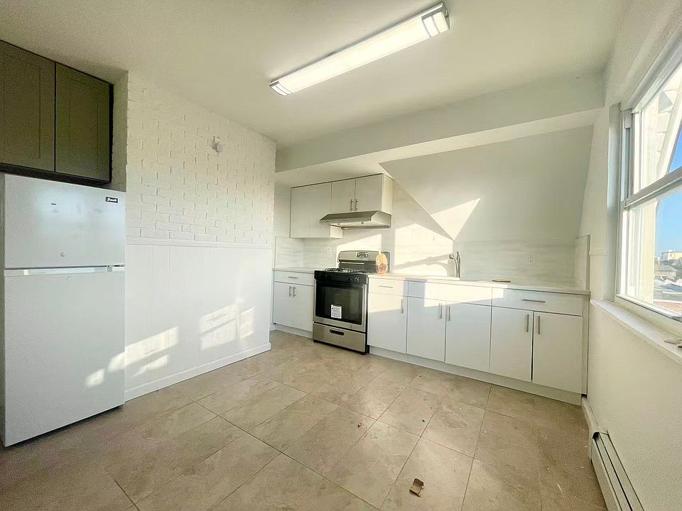 2nd image of 145 Bay 11 St Floor 3