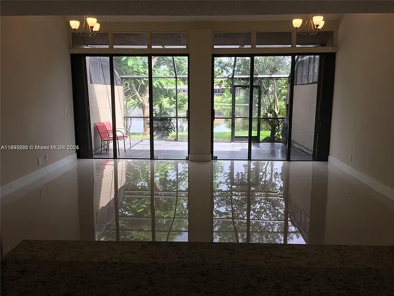 10951 N Lakeview Dr #TOWNHOUSE — Photo 3