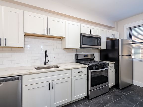 3rd image of 5616 Pershing Ave #1B-1Ba