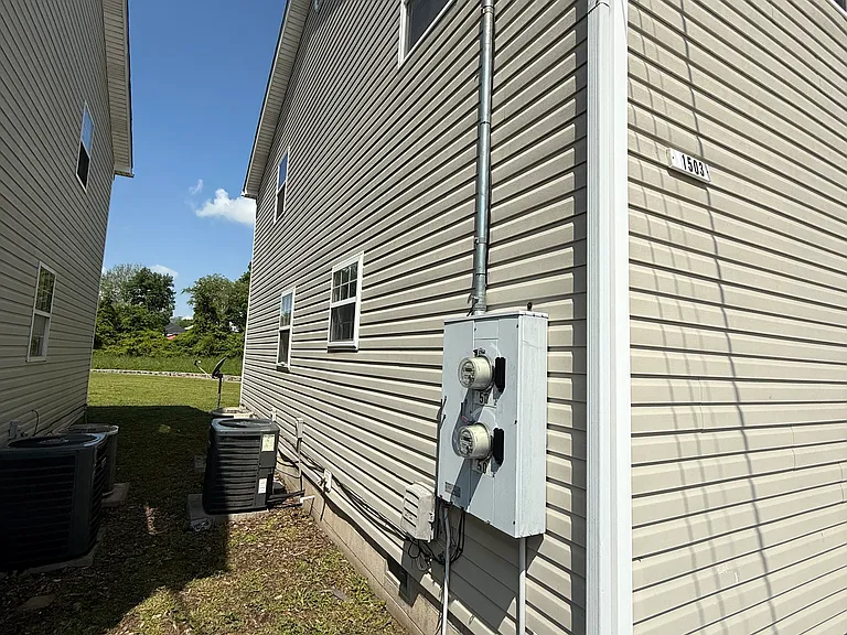 1513 S Case St — Photo 8