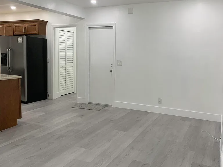 4005 NW 76th Ave — Photo 15