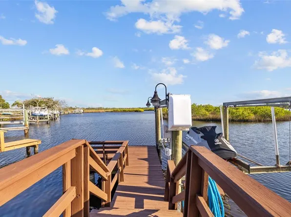 1893 Riveredge Dr, Tarpon Springs, FL 34689