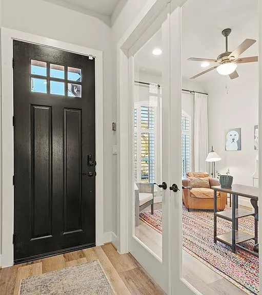 111 Chinaberry Bnd — Photo 3