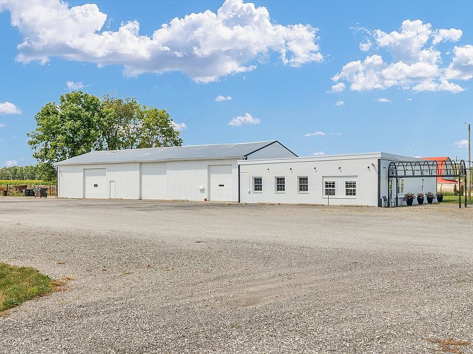 1st image of 176 S Henning Rd