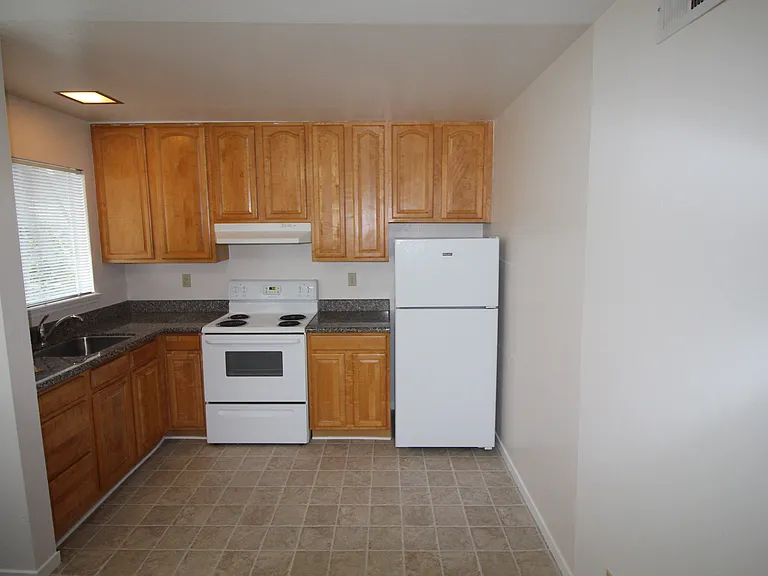 1906 Ocean Ave #8 — Photo 12