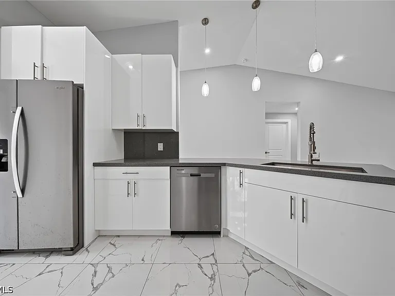 738 Sunrise Blvd — Photo 10
