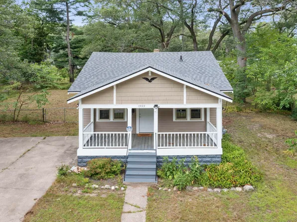 1955 Dyson St, Muskegon, MI 49442