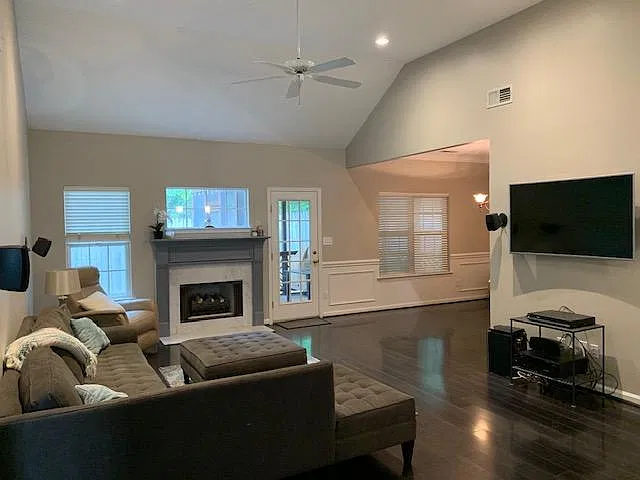 110 Calumet Dr — Photo 2