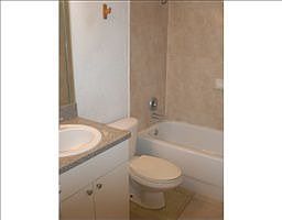 5th image of 900 NE 18th Ave APT 10