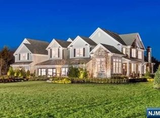 3 Spring Wolf Trl, Franklin Lakes, NJ 07417