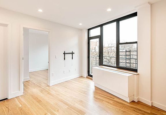 4th image of 15 W 119th St #2C