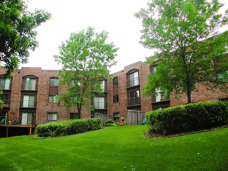 Oak Pointe Apartments — Photo 31
