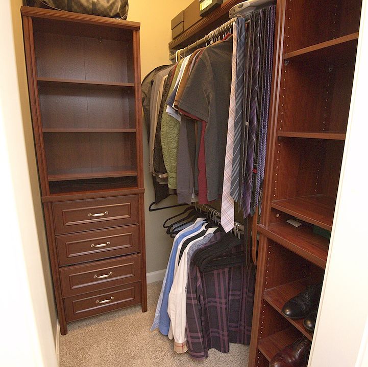 Master Closet (2 of 3)