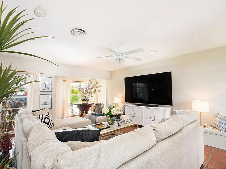 2337 SW 27th Ave — Photo 7