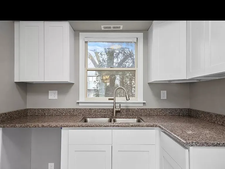 6083 Pennsylvania Dr — Photo 17