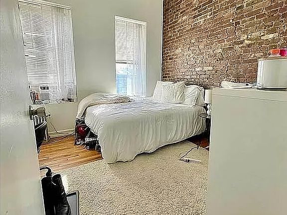 5th image of 635 E 9th St APT 10