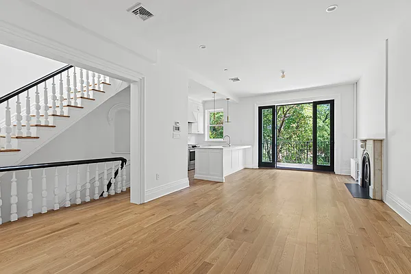 Sold by Douglas Elliman | media 21