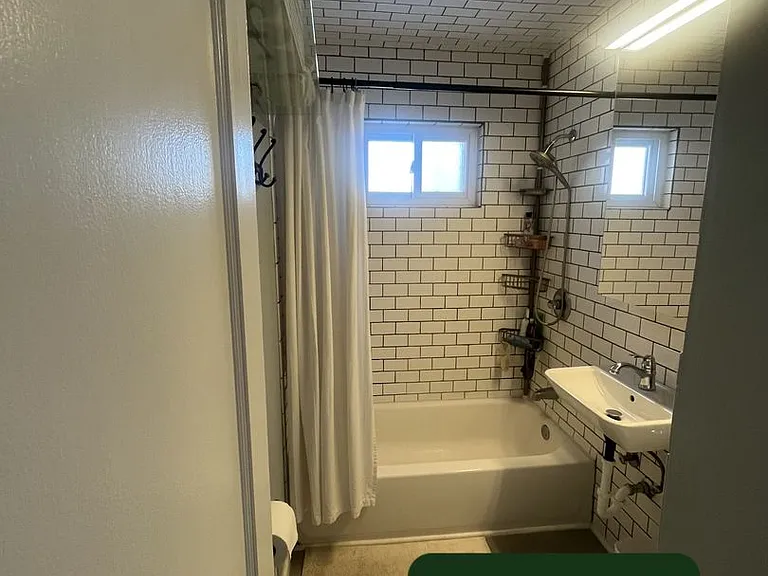1233 E La Salle St — Photo 13