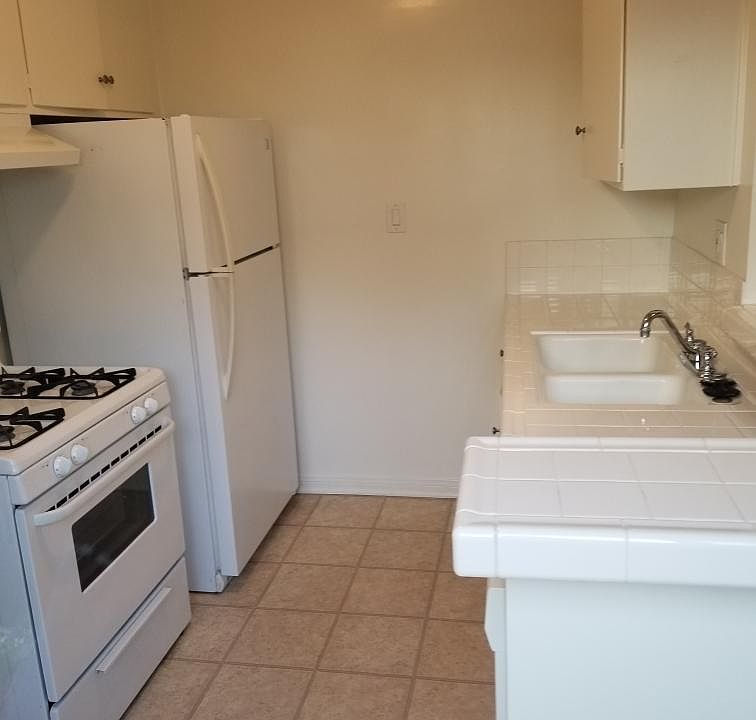 1st image of 908 N Genesee Ave APT 5