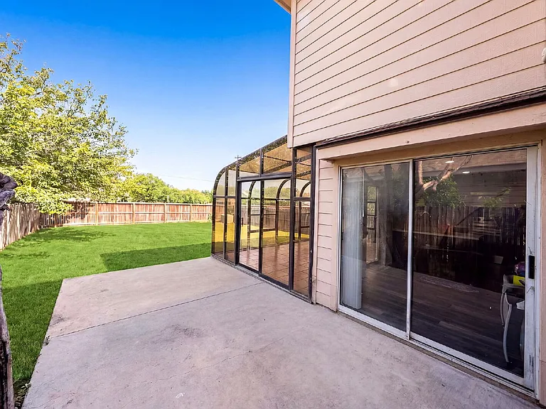 4902 Crestwood Hill Dr — Photo 43